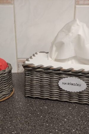 Obal na kapesníky s papírovým vrchem